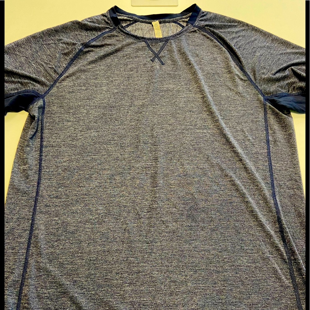 Lululemon heathered blue quick drying sz XxL shirt comfortable EUC